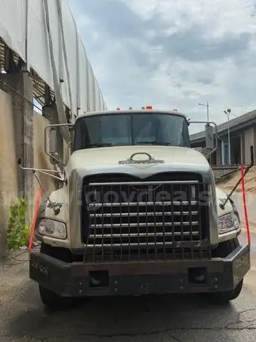 2018 Mack GU813