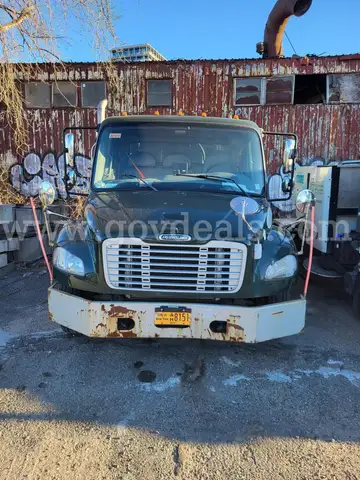 2011 Freightliner M2 106