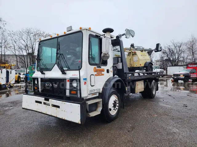 1999 Mack MR688P Flatbed Roll Back Truck