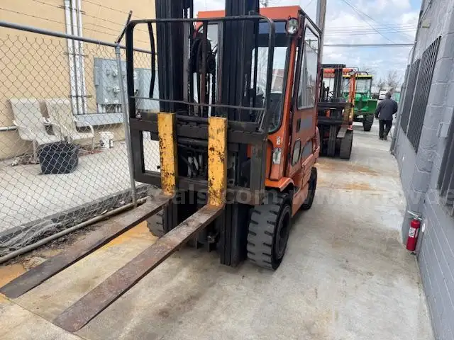 1996 Toyota 52-6FGU30 6000 Lb Capacity Solid Pneumatic Tire Forklift