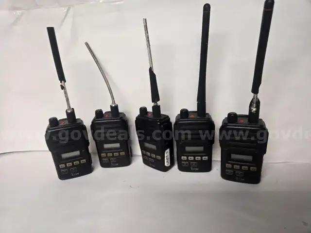 Icom hand-held radios lot of 5