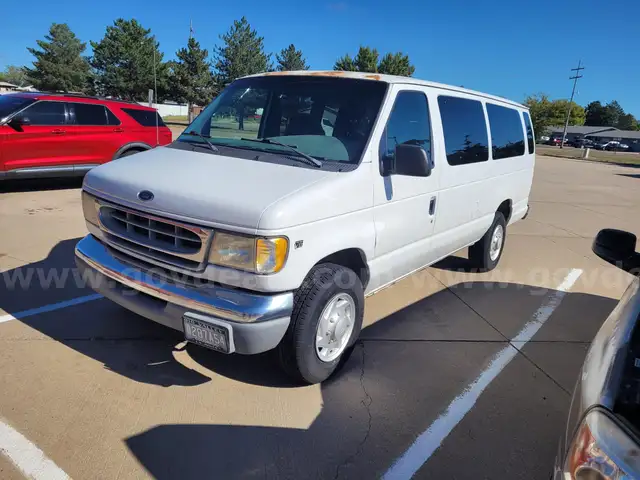2000 Ford Econoline Triton V8 Passenger Van