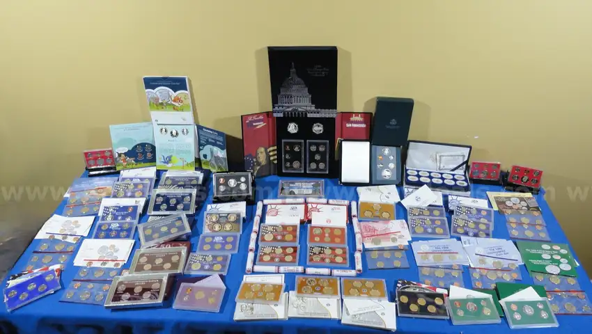 Large and Extensive Coin Collection (19.9 lbs)