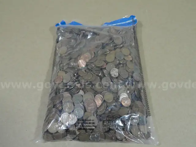 Large quantity of Lincoln pennies 2,000~ (14 lbs)