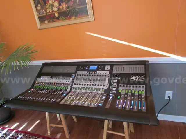 PROFESSIONAL! Soundcraft Si2 Digital Audio Mixer Model: RW5750C