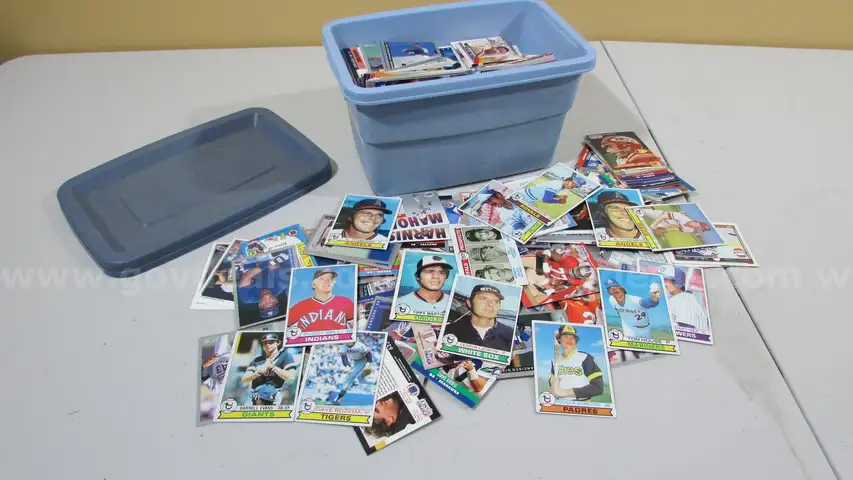 Lot of Trading Cards (5.12 lbs)