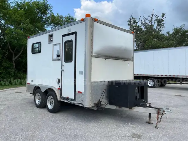 COACH CRAFT SPLICE ENCLOSED TRAILER W/ CUMMINS ONAN P4500I DIGITAL INVERTER GENERATOR