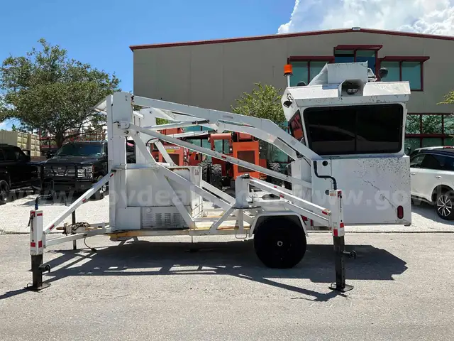 SKYWATCH GUARD BOOTH, TOW BEHIND, STABLIZING JACKS, EVERGREEN SOLAR PANEL MODEL E-30