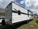 2025 SHASTA OASIS i-5 EDITION SST530QB 35’ TRAVEL TRAILER,