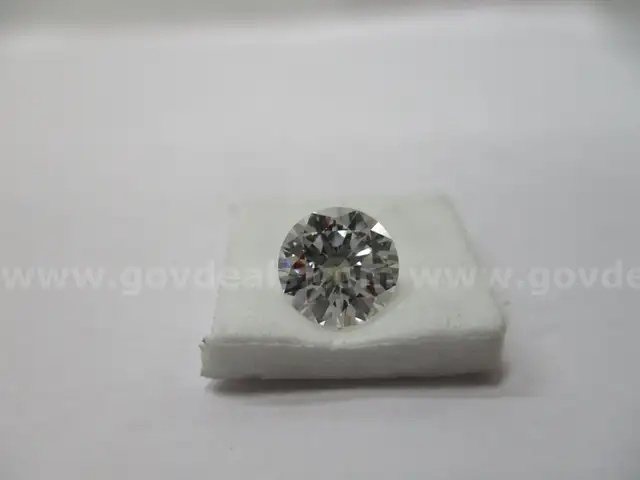 1.01 carat Round Brilliant Lab Grown Diamond with IGI Report