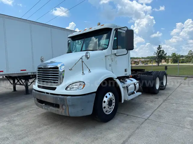 2006 Freightliner Columbia 112 T/A Day Cab Truck Tractor