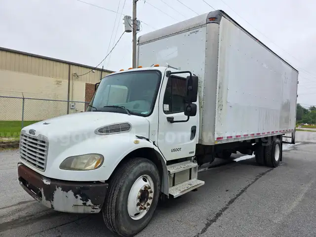 2004 Freightliner M2 106 24ft Box Truck