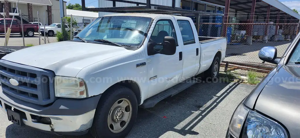 2006 Ford F-350 XL Super Duty Crew Cab Pickup