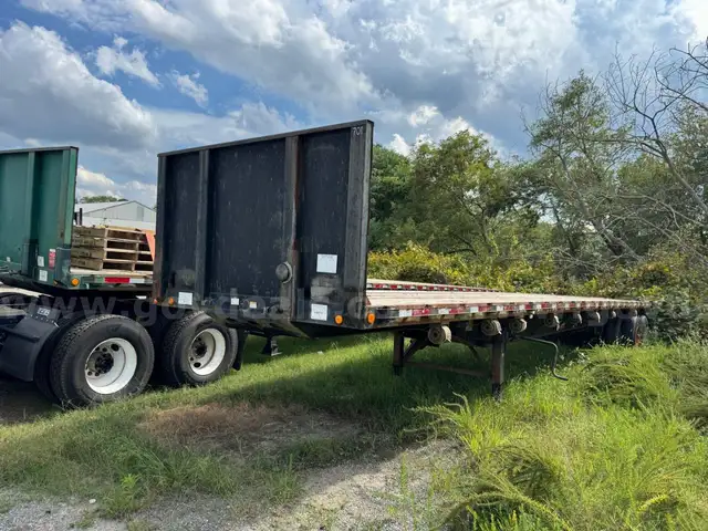 2006 Clark CFB12006 T/A Flatbed Trailer