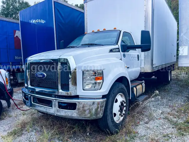 2017 Ford F-750 24 Ft Box Truck