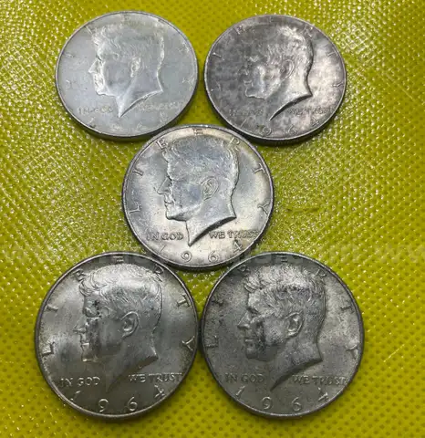 (5) 1964 90% SILVER  KENNEDY HALF DOLLARS FREE SHIPPING (USA ONLY) L2