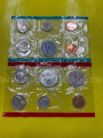 GORGEOUS 1969 UNCIRCULATED P&#x26;D MINT SET WITH 40% SILVER KENNEDY HALF FREE SHIPPING (USA ONLY)