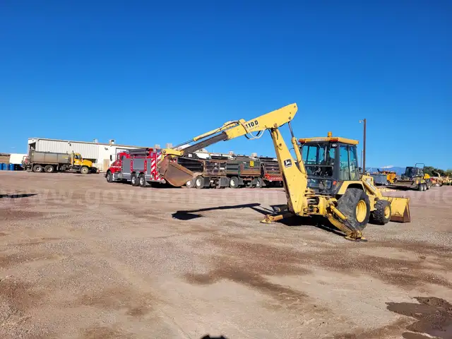John Deere 410D Backhoe Loader
