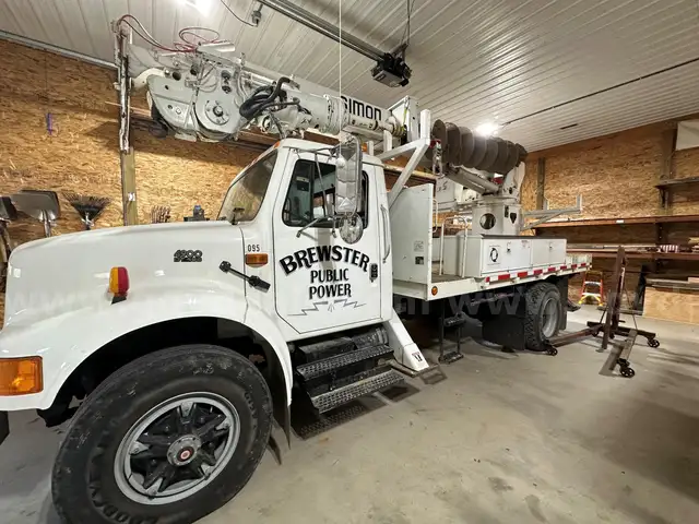 1996 International 4900 DIGGER