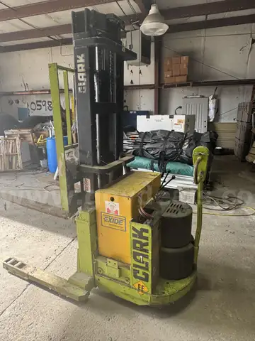 Clark Lift Power Worker Pallet Fork Lift