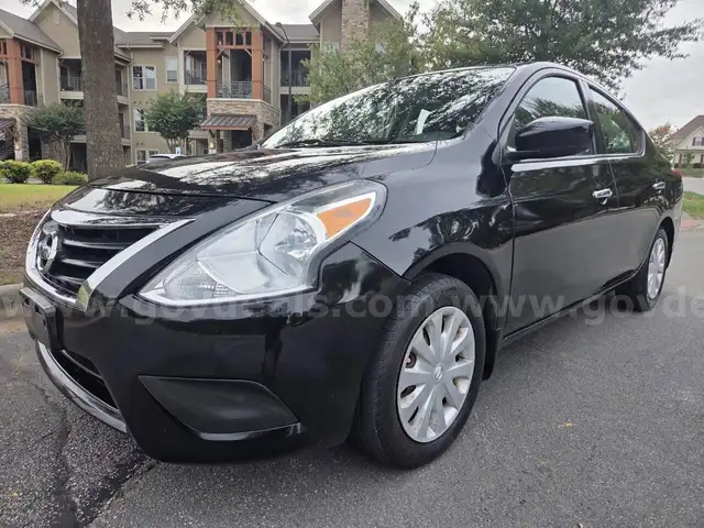 2016 Nissan Versa 1.6 SV Sedan
