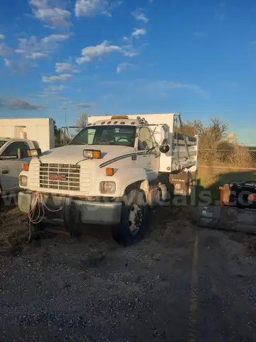 1997 GMC C7H042 -  Caterpillar 3116 Diesel Engine (includes 10 foot Meyer plow)
