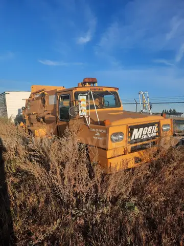 1981 Mobil 2TE4 Street Sweeper