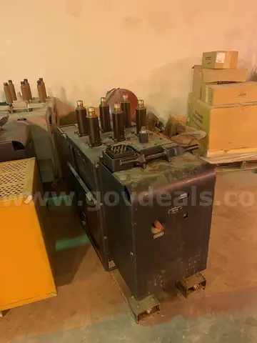 GENERAL ELECTRIC MAGNE-BLAST CIRCUIT BREAKER TYPE AM-2 4/4 16 150/250