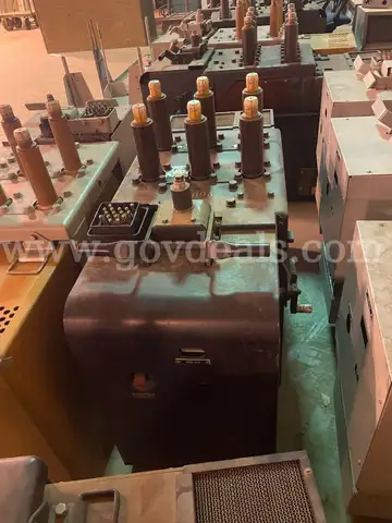 GENERAL ELECTRIC MAGNE-BLAST CIRCUIT BREAKER TYPE AM-2 4/4 16 150/250