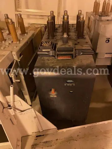 GENERAL ELECTRIC MAGNE-BLAST CIRCUIT BREAKER TYPE AM-2 4/4 16 150/250