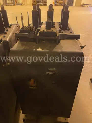 GENERAL ELECTRIC MAGNE-BLAST CIRCUIT BREAKER TYPE AM-2 4/4 16 150/250