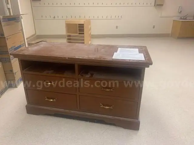 Furniture - 4 drawer cabinet