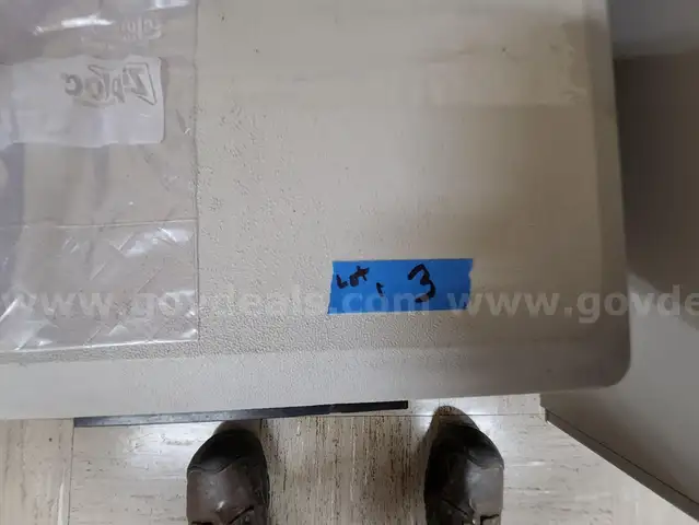 Lot 3. Sentry model 1175 safe with keys