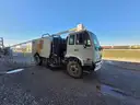 2010 UD UD3300 Chassis Schwarze A7 Tornado Street Sweeper