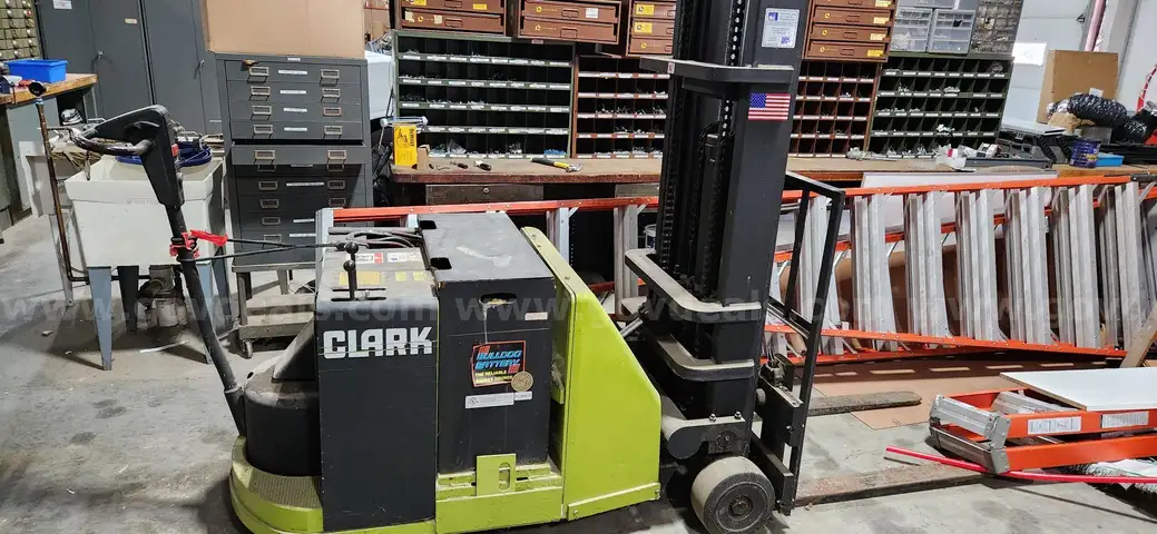 WALK BEHIND FORKLIFT