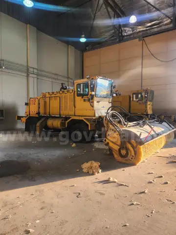 1993 Oshkosh H Series Broom