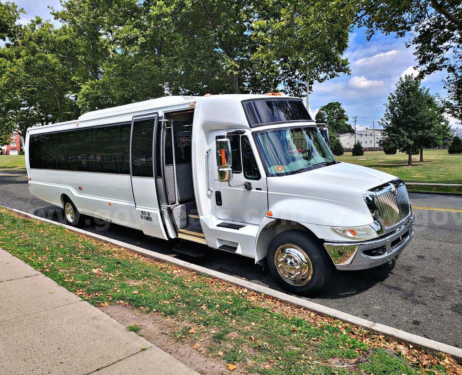 Photo of a 2011 International Krystal 3200 Shuttle Bus
