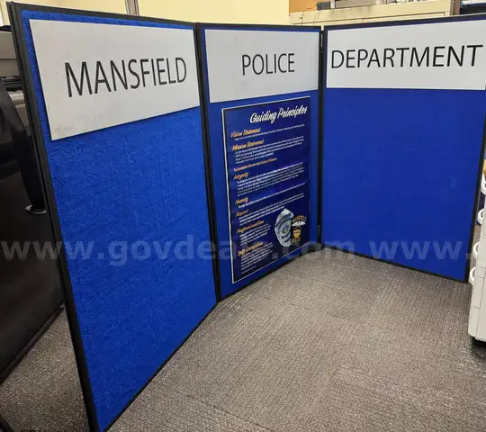Tabletop 3 panel display board