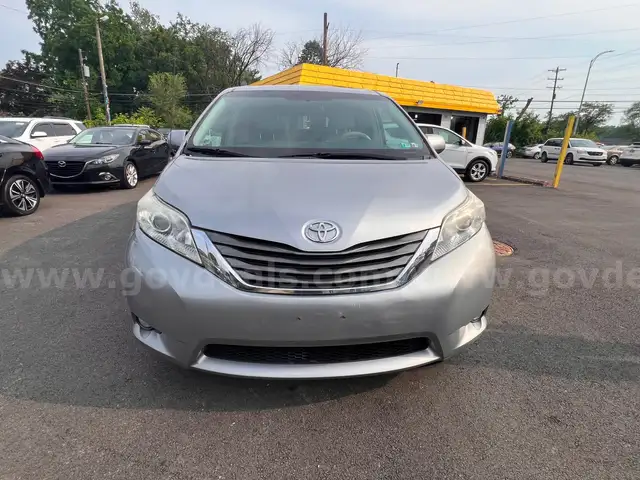 2011 Toyota Sienna XLE 8-Pass V6