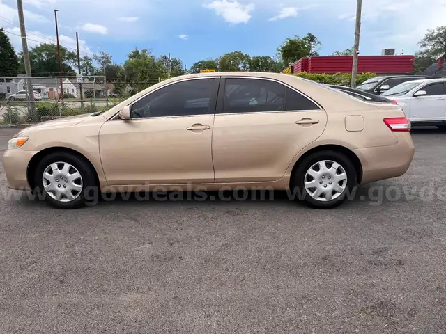 2011 Toyota Camry LE 6-Spd AT