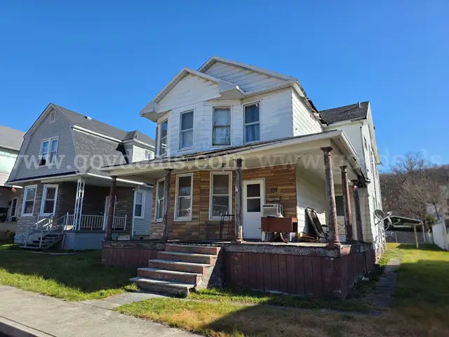 Investor Special! Large Single Family Home near the beautiful Applachian Mountains!