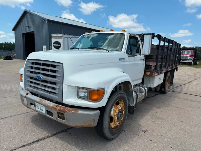 1995 Ford F800 Stake Bed w/ Tommy Gate
