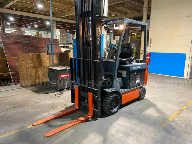 2017 Toyota 8FBCHU25 5000 Lb. lift capacity 48V Electric Forklift