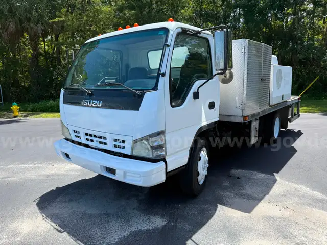 2006 Isuzu NQR Spray Truck