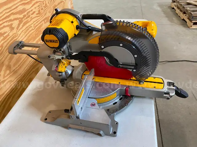 DeWalt Compound Miter Saw