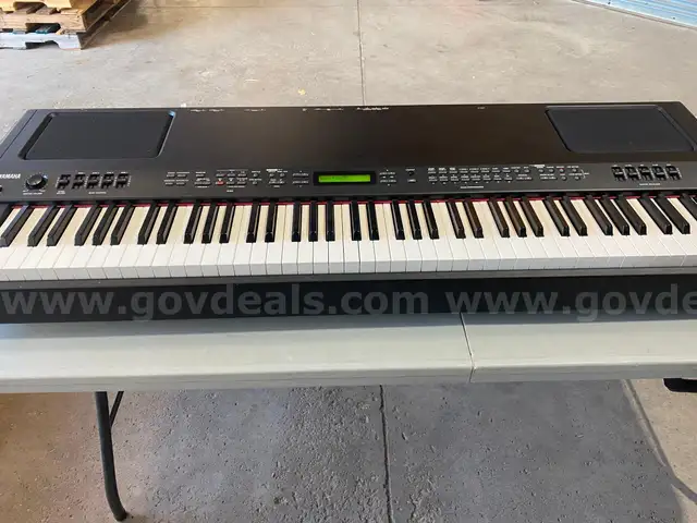 Yamaha Electric Keyboard CP300