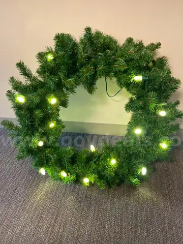 Don&#x2019;t miss Christmas in July! Lot of Approx. 300 Center Mount Holiday Wreaths - LED C7 Warm White