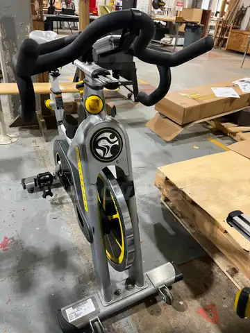 MATRIX Livestrong Upright Bike