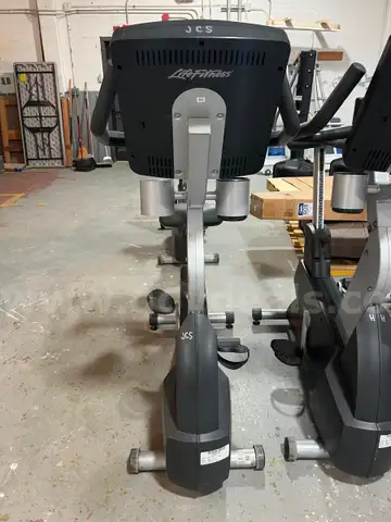 Life Fitness Upright Bike