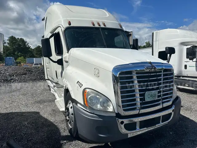 2016 Freightliner Cascadia 125 Semi-Truck